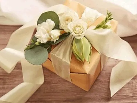 Bạn thân mừng cưới 1 chỉ vàng rồi lên mạng ‘than thở’, cô dâu tức nghẹn