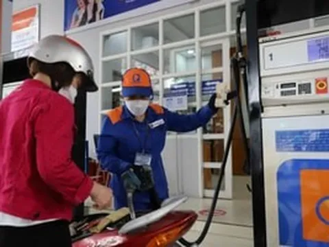 Doanh nghiệp hỗ trợ tiền xăng: Có nơi phát 900.000 đồng cho người lao động yên tâm đi làm