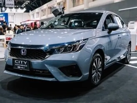 Là 'ông lớn', Honda bán hatchback City e:HEV giá rẻ để người chưa giàu cũng mua được: Thiết kế thể thao khách Việt sẽ thích, vút ga từ 0-100km chỉ trong 9,4 giây, 6 túi khí an toàn