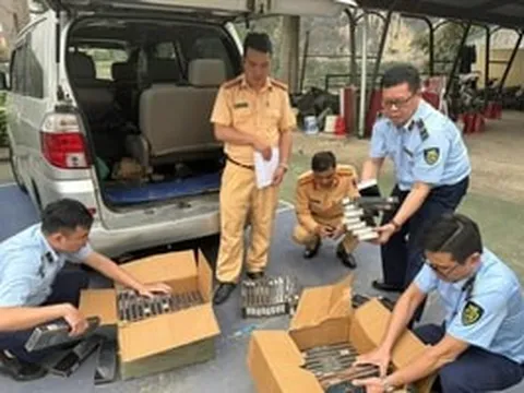 Gần 1.000 bao thuốc lá nhập lậu bị công an 'tóm gọn' trên ô tô tại Lạng Sơn