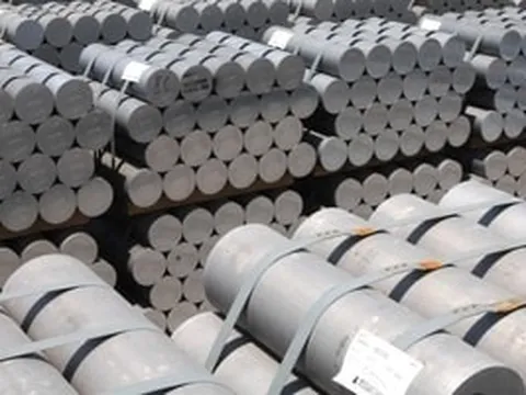 Chấn động nhà máy nhôm lớn nhất thế giới bị tấn công: Giá tăng dựng đứng sau 1 đêm, smartphone, xe điện sẽ đắt bất ngờ