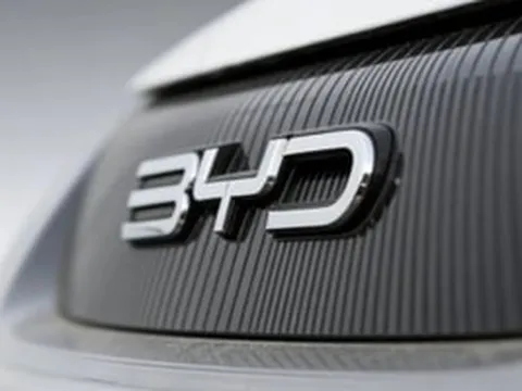 Hãng xe điện số 1 Trung Quốc gặp 'tam tai', phải cắt giảm hơn 100.000 nhân sự