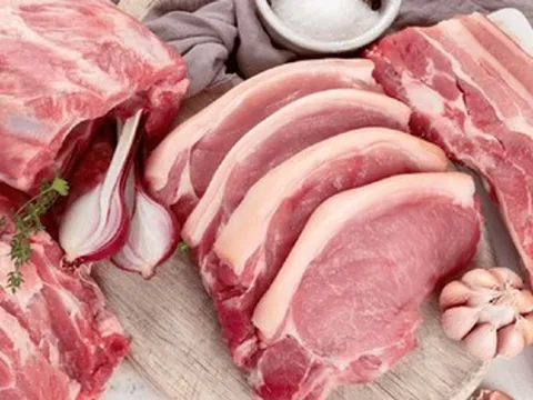 Bỏ túi 7 mẹo "xương máu" phân biệt thịt lợn tươi - ôi, người bán không bao giờ qua mắt được bạn