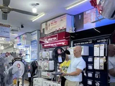 Điện lạnh ‘cháy hàng’ mùa nắng nóng, dân TPHCM xuống tiền mua gì?