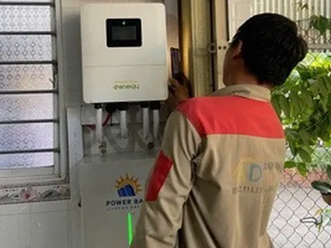 Lắp điện mặt trời kèm nhiều pin lưu trữ có giúp giảm tiền điện?