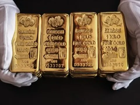 Quỹ vàng lớn nhất thế giới bất ngờ ‘án binh’ khi giá lao dốc gần 200 USD