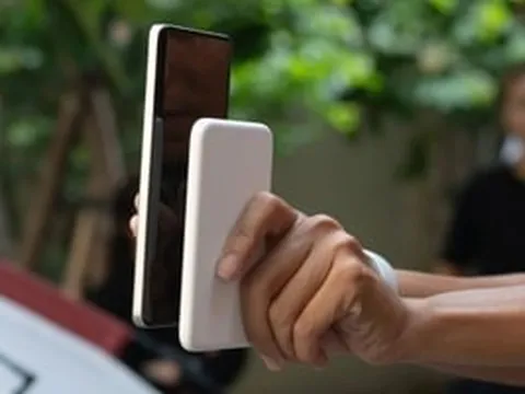 Lần đầu có điện thoại pin 10.000 mAh tại Việt Nam, sạc 1 lần dùng cả tuần