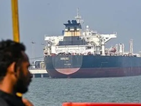 Được Mỹ 'bật đèn xanh', tàu chở 600.000 thùng dầu Iran ung dung vượt eo biển Hormuz đến thẳng một quốc gia, không phải Nga hay Trung Quốc