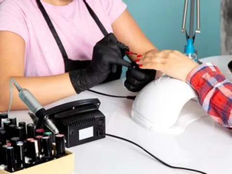 Chồng trưởng phòng nằng nặc ép vợ nghỉ việc, bán chung cư đi xuất khẩu lao động