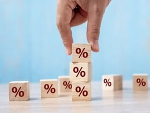 Lãi suất tăng mạnh, một ngân hàng niêm yết tới 9%/năm