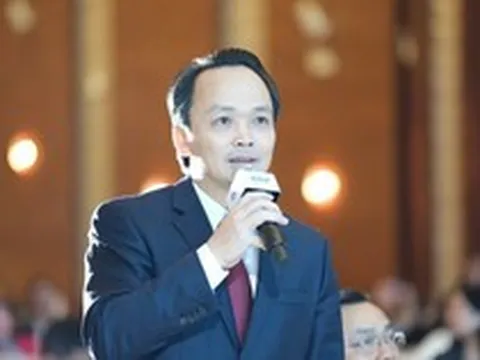 Ca sỹ Tùng Dương hát “Tái sinh” tặng ông Trịnh Văn Quyết