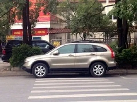 Thói quen dừng, đỗ xe tưởng vô hại có thể khiến tài xế dính phạt tới 22 triệu đồng và trừ điểm bằng lái