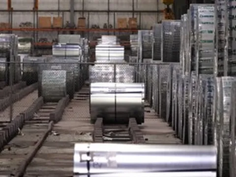 Nhà máy nhôm lớn nhất thế giới bị tấn công: Thời gian hồi phục khiến toàn cầu phải 'giật mình'