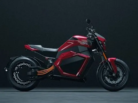 Xe máy điện 'sạc nhanh như đổ xăng', giá gần 800 triệu gây sốt: Sạc 10 phút chạy tới 600 km, công nghệ pin cực mới