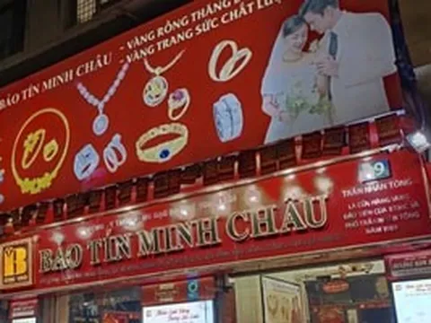 Công an tiếp tục xuất hiện ở cửa hàng Bảo Tín Minh Châu