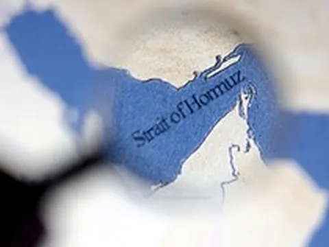 Chuyện gì đây: Iran đột ngột 'lật kèo', chặn 2 tàu chở LNG của đồng minh Mỹ ngay trước cửa eo biển Hormuz