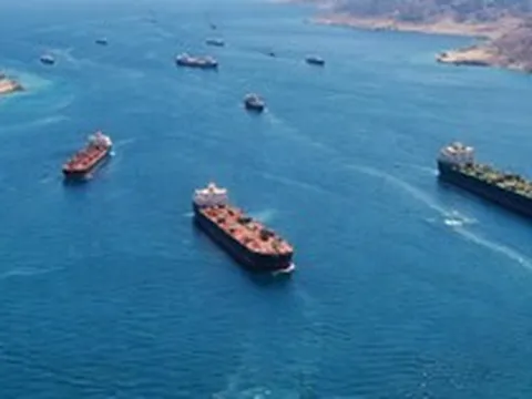 Ngoại trưởng Iran: Eo biển Hormuz sẽ mở trong 2 tuần ngừng bắn