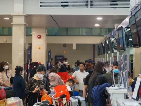 Giá vé máy bay, tàu hỏa dịp 30/4 - 1/5 tăng cao, nhiều chặng khan hiếm