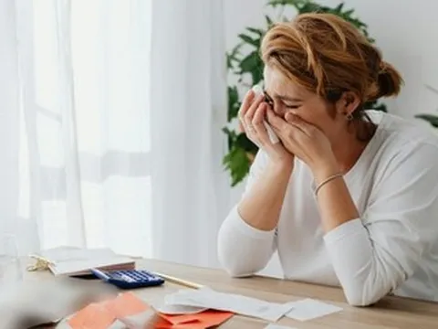 Đọc lá thư trong ngày giỗ đầu mẹ, con gái bàng hoàng nhận ra điều đau đớn