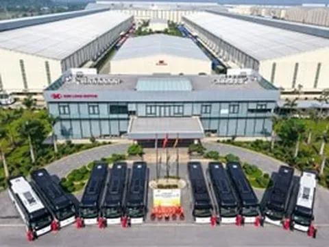 Hãng xe Kim Long Motor bàn giao lô xe buýt 'made in Vietnam' cho doanh nghiệp du lịch có tiếng tại TP. HCM