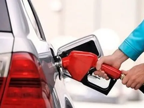 Lý do điều chỉnh giá xăng dầu lúc nửa đêm