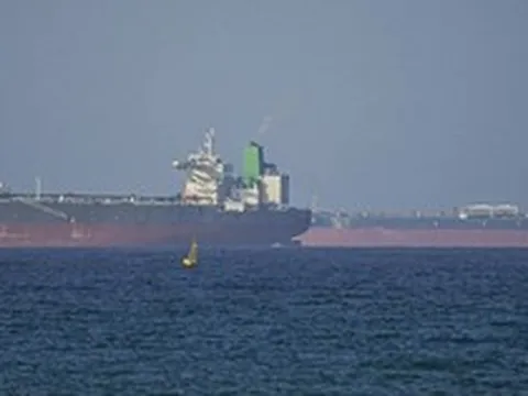 Hàng loạt hãng vận tải biển lớn nhất thế giới báo tin dữ từ Hormuz