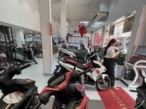 Tiêu thụ xe máy điện tăng sốc, doanh số xe xăng chững lại