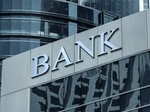 Hàng loạt ngân hàng chi tiền 'mạnh tay' cho mùa ĐHĐCĐ: Người nhận tiền, người được tặng vàng