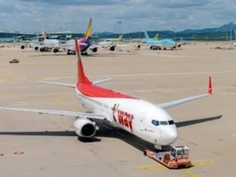 Bị giá nhiên liệu bóp nghẹt, hãng hàng không này buộc phải cho tiếp viên nghỉ không lương 2 tháng