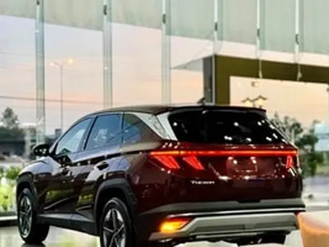 Một mẫu SUV quen thuộc sắp 'lên đời': Đại lý rục rịch nhận cọc, giá dự kiến vượt mốc 1 tỷ