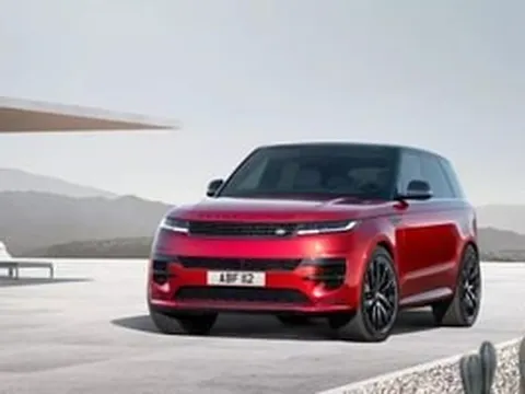 Range Rover Sport 2026 về Việt Nam với 6 phiên bản, giá quanh 6 tỷ, chạy 118 km không tốn giọt xăng nào