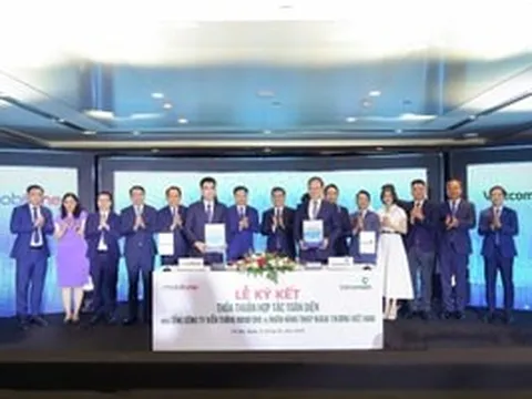 Vietcombank bắt tay MobiFone: ‘Nếu hạ tầng viễn thông là mạch kết nối, tài chính là dòng chảy giá trị’