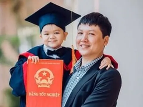 Chỉ cao hơn 1m, từng nghĩ không thể sống 'bình thường', chàng trai 31 tuổi tự lập tại Hà Nội với 2 công việc và thu nhập nhiều người mơ ước