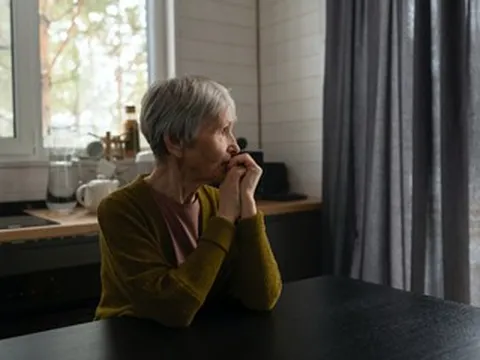 Phát hiện con trai ngoại tình, người mẹ rối bời xin lời khuyên