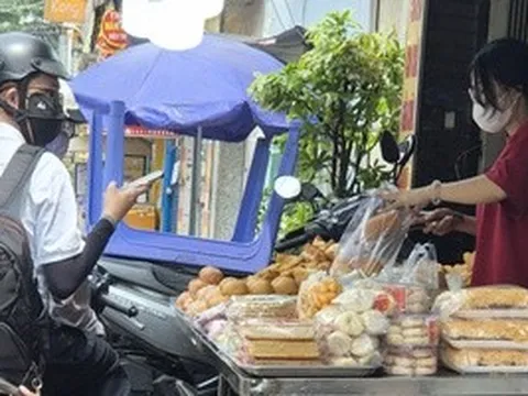 Giám đốc Sở An toàn thực phẩm TPHCM: Không có chuyện dẹp thức ăn đường phố!