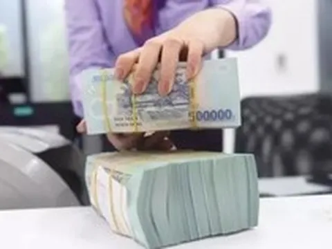 Lãi suất giảm: Cần 'nắn dòng' tín dụng?