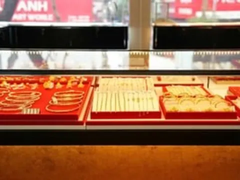 Giá vàng hôm nay (18/4): Trong nước tăng tới 1,5 triệu đồng, thế giới đảo chiều sau cú tăng sốc