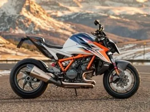 Siêu phẩm mô tô 'trần' vừa ra mắt: Chỉ giới hạn 350 chiếc, động cơ 190 mã lực, thêm nhiều chi tiết sợi carbon giảm 12kg trọng lượng cùng nhiều công nghệ đường đua