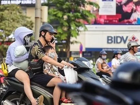 Dùng loại thiết bị quen mặt này khi điều khiển xe máy có thể bị phạt rất nặng, người dân cần lưu ý tránh 'tiền mất tật mang'