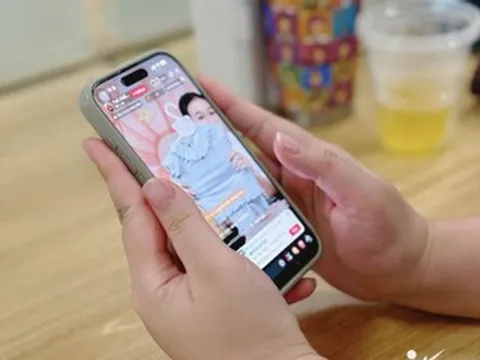 Chồng đòi ly hôn vì tôi chỉ thích xem livestream