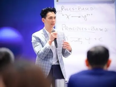 Chủ tịch ACB Trần Hùng Huy giúp hơn 130 lãnh đạo ‘mổ xẻ’ chính doanh nghiệp của mình