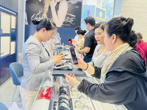 Giá vàng giảm về dưới 170 triệu đồng/lượng