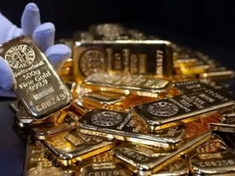 Quỹ vàng lớn nhất thế giới xả gần 10 tấn, chuyên gia cảnh báo biến động mạnh