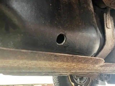 Giá xăng cao nhất trong 4 năm qua: Trộm khoan thẳng bình nhiên liệu ô tô kiếm 'lợi vặt'