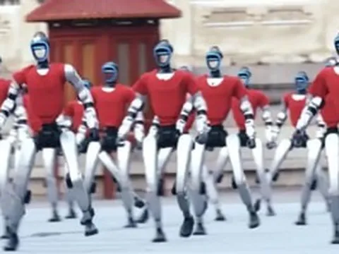 Thiếu Lâm Tự phiên bản AI: Dàn robot Unitree G1 múa võ đồng bộ, mở ra một kỷ nguyên nơi con người nhường chỗ cho máy móc