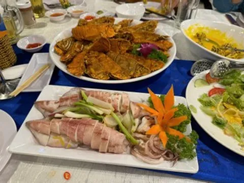 Tiếc phong bì 500.000 mừng cưới ở khách sạn vì về nhà vẫn phải ăn thêm mì tôm