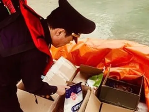 Bắt nhiều lô lạp xưởng, xúc xích từ Trung Quốc vận chuyển vào Việt Nam