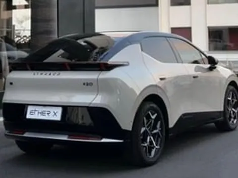 Dùng chung trạm sạc với Tasco và Ford, Lynk & Co quyết chơi lớn khi đưa mẫu xe điện đầu tiên về Việt Nam, giá dự kiến 900 triệu, cạnh tranh trực tiếp VinFast VF7