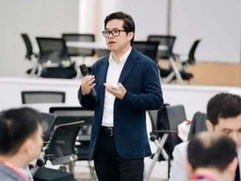 Giáo sư 36 tuổi quê 'công tử Bạc Liêu' là người Việt Nam đầu tiên lập kỳ tích về AI, hiện công tác tại ĐH Texas (Mỹ) và luôn ‘giúp sức’ cho sinh viên Việt Nam