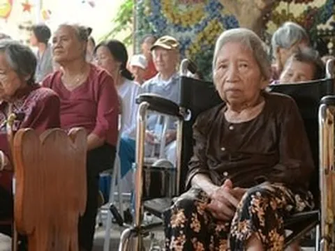 Từ 2026, hàng trăm nghìn người tại thành phố này được nhận 975.000 đồng/tháng: Ngoài đủ tuổi, cần phải đáp ứng điều kiện gì?